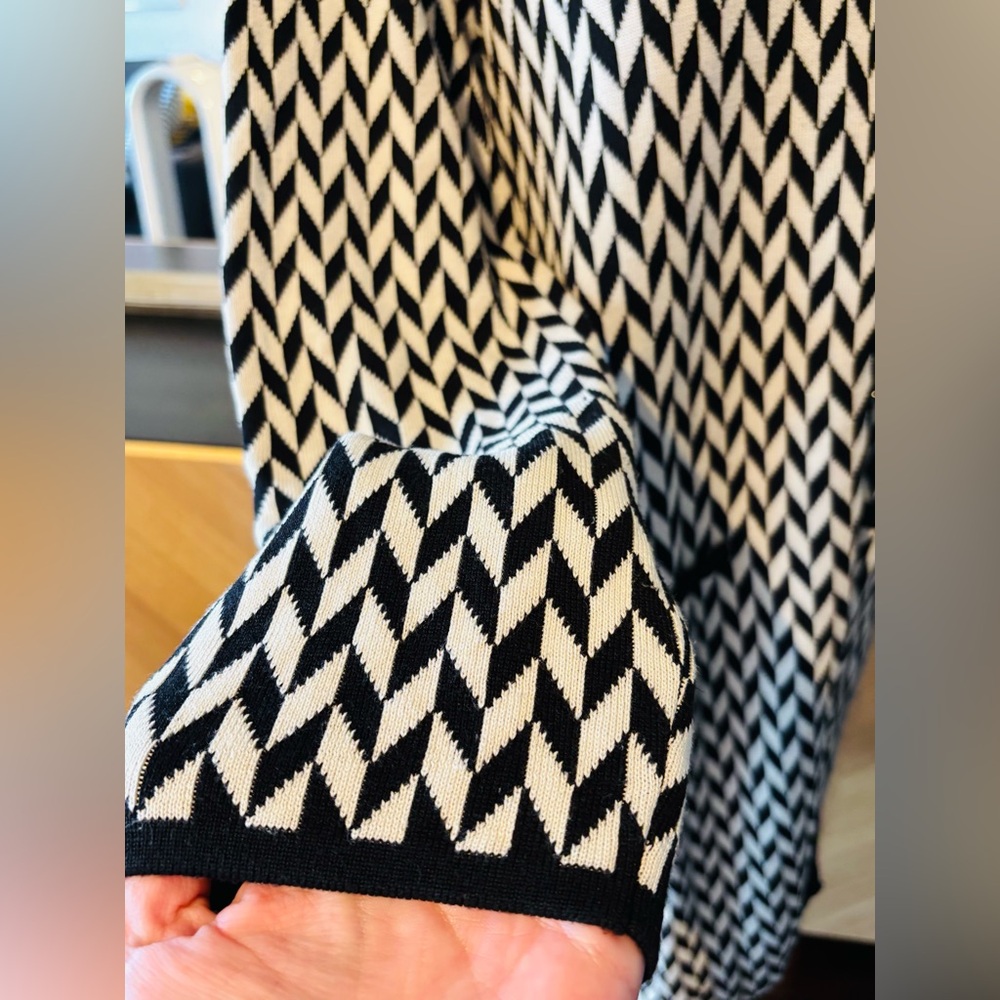 Black and White Chevron Cardigan XL - Picture 8 of 10